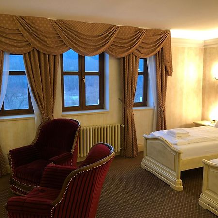 Hotel Chateau Cihelny 卡罗维发利 外观 照片