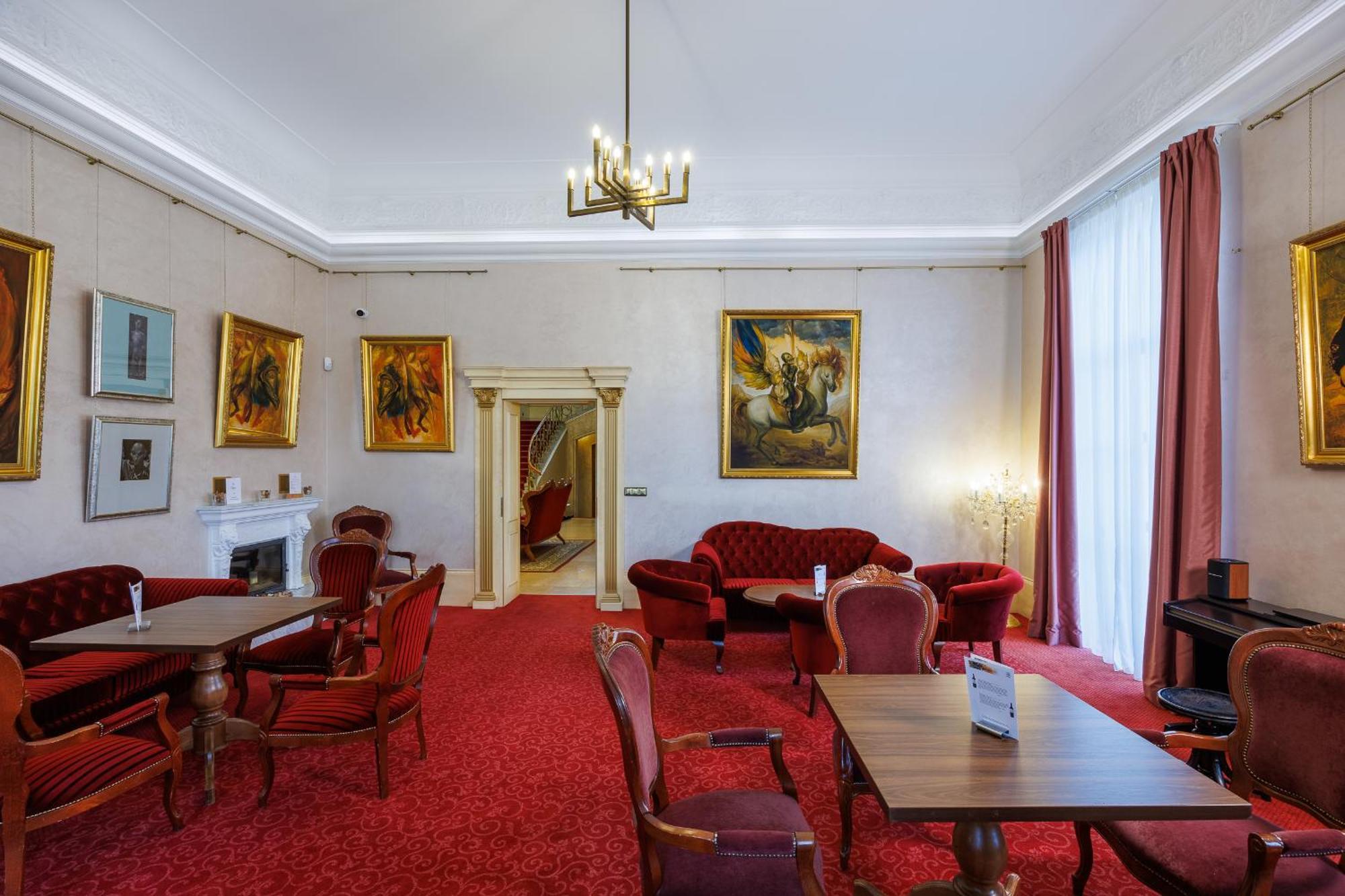 Hotel Chateau Cihelny 卡罗维发利 外观 照片