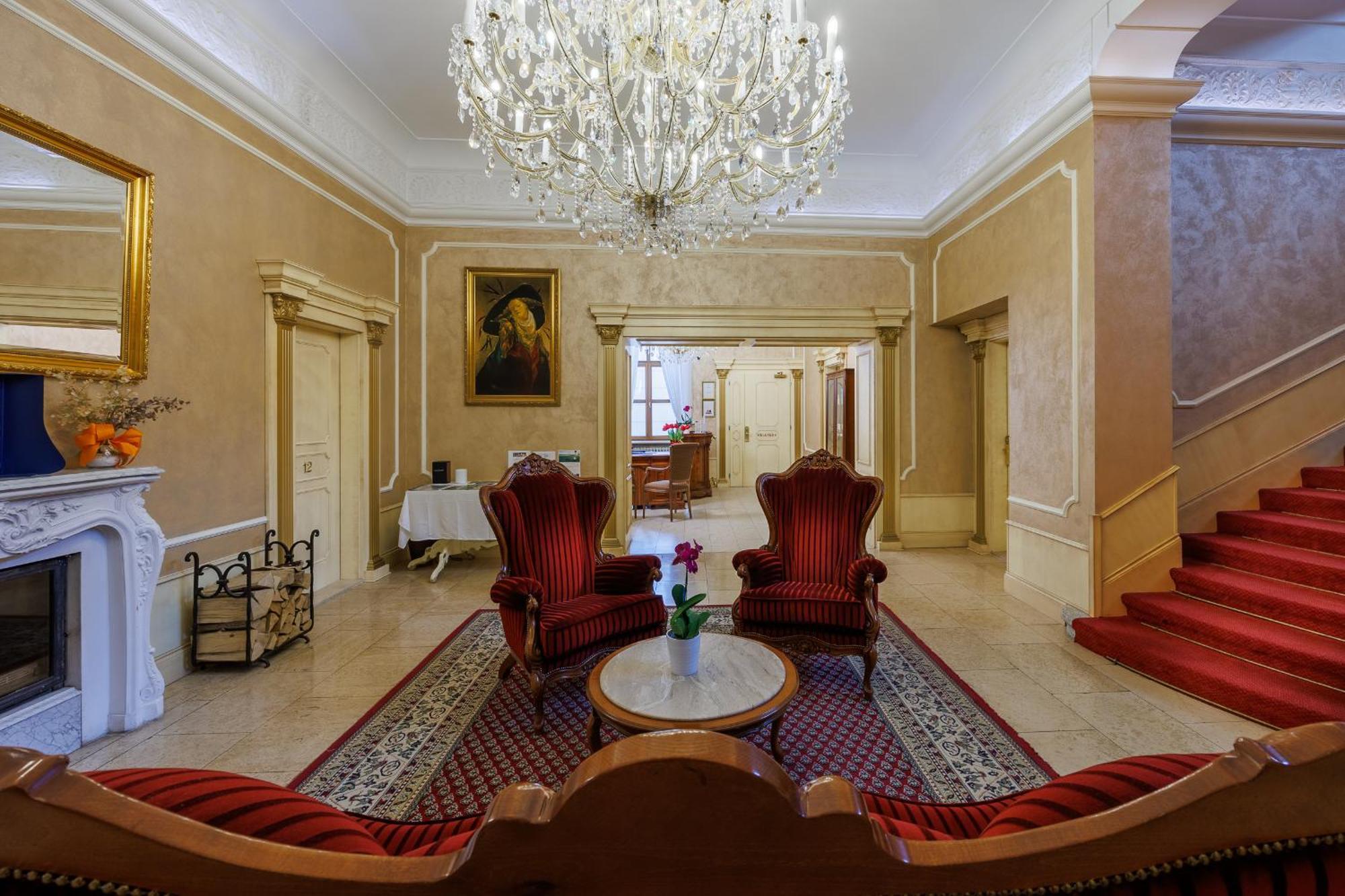Hotel Chateau Cihelny 卡罗维发利 外观 照片