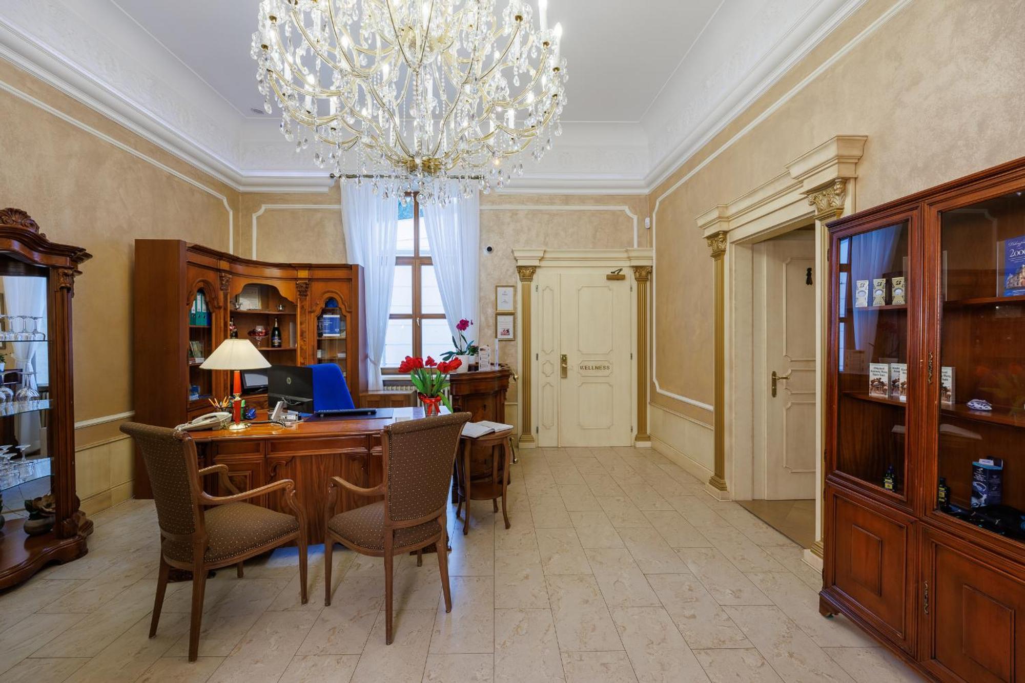 Hotel Chateau Cihelny 卡罗维发利 外观 照片