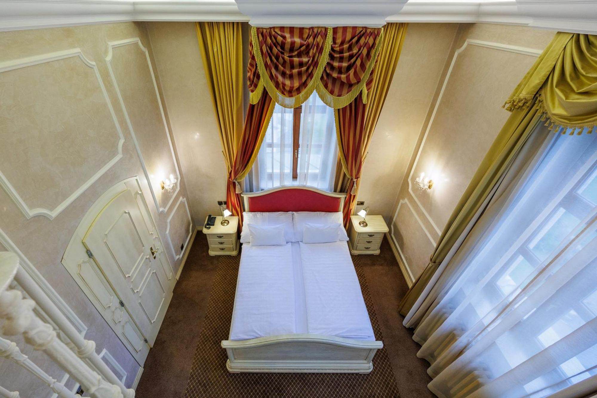 Hotel Chateau Cihelny 卡罗维发利 外观 照片
