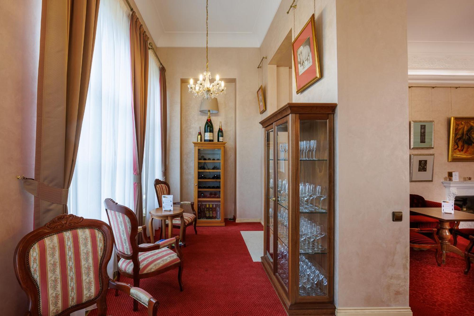 Hotel Chateau Cihelny 卡罗维发利 外观 照片