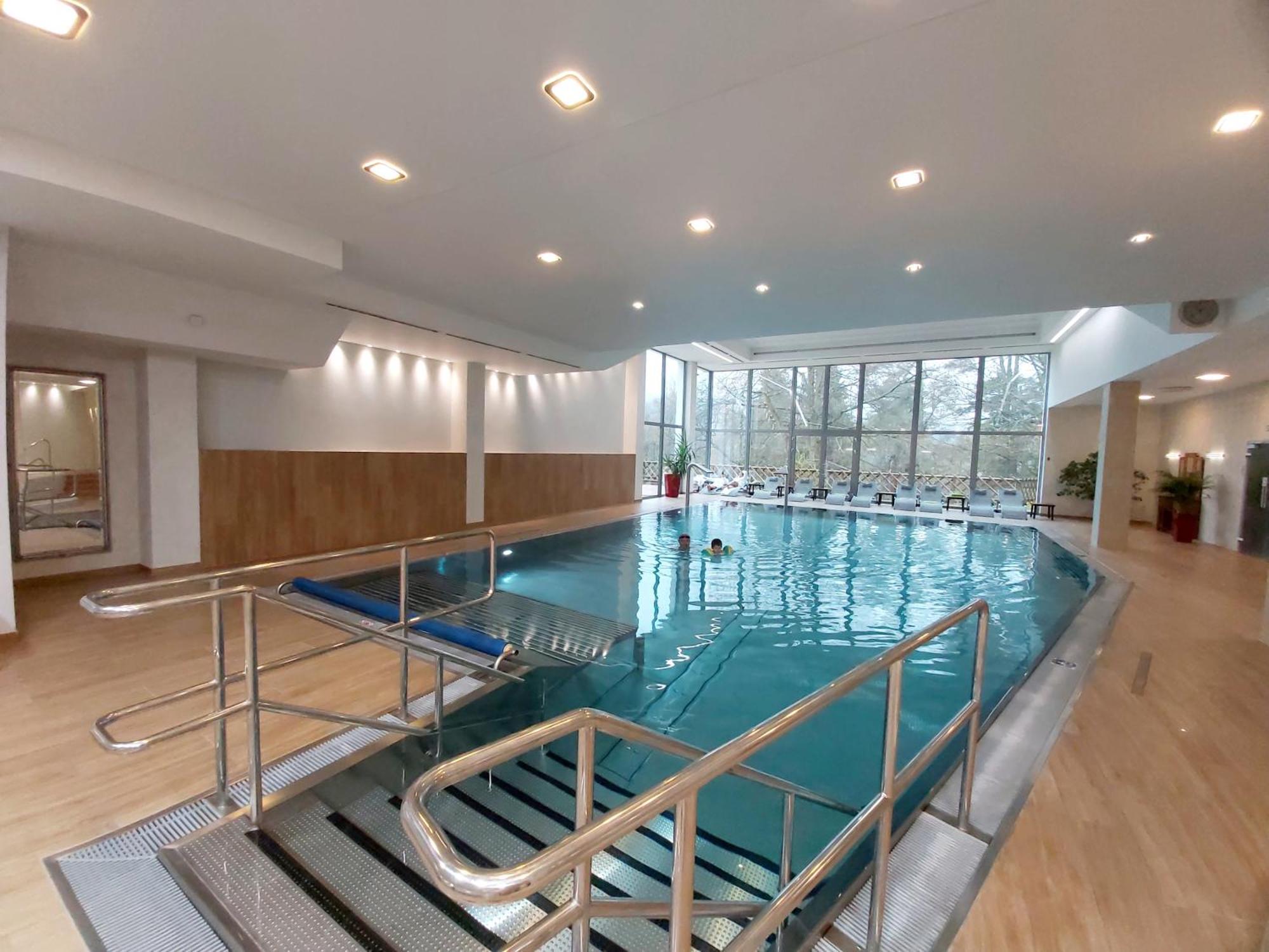 Hotel Chateau Cihelny 卡罗维发利 外观 照片