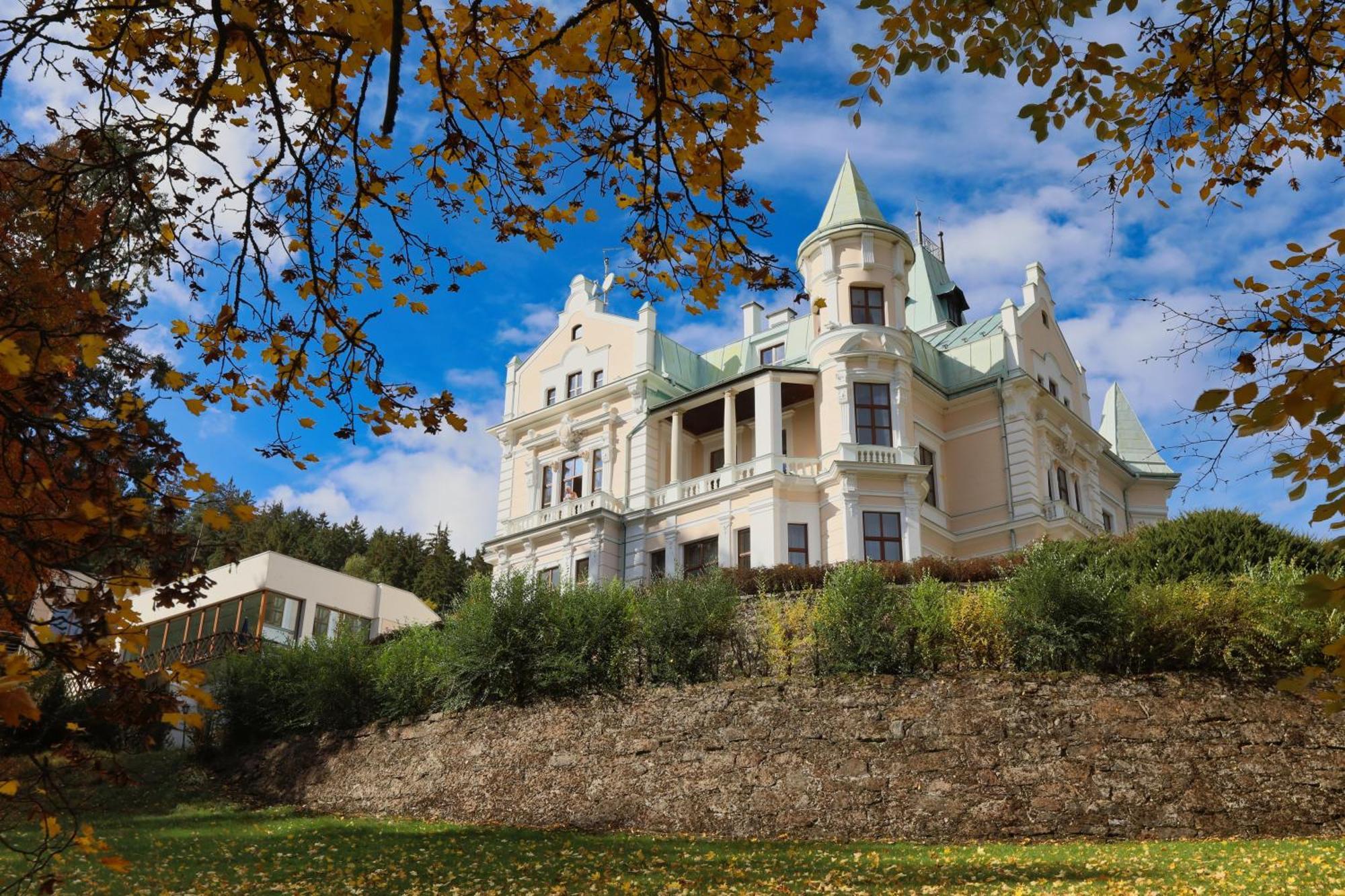 Hotel Chateau Cihelny 卡罗维发利 外观 照片