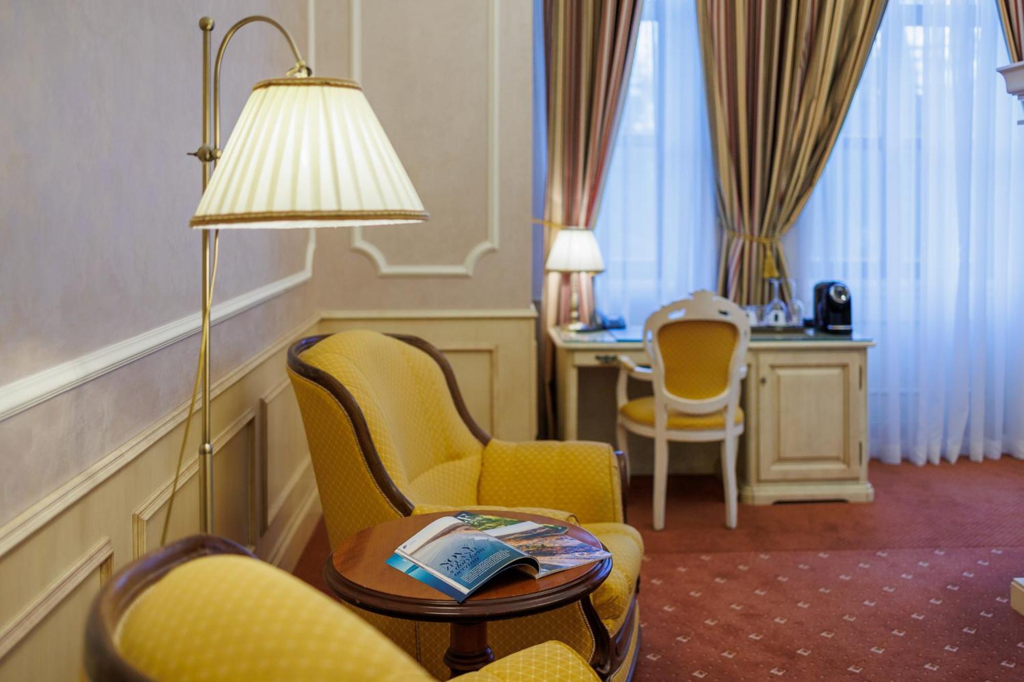 Hotel Chateau Cihelny 卡罗维发利 外观 照片