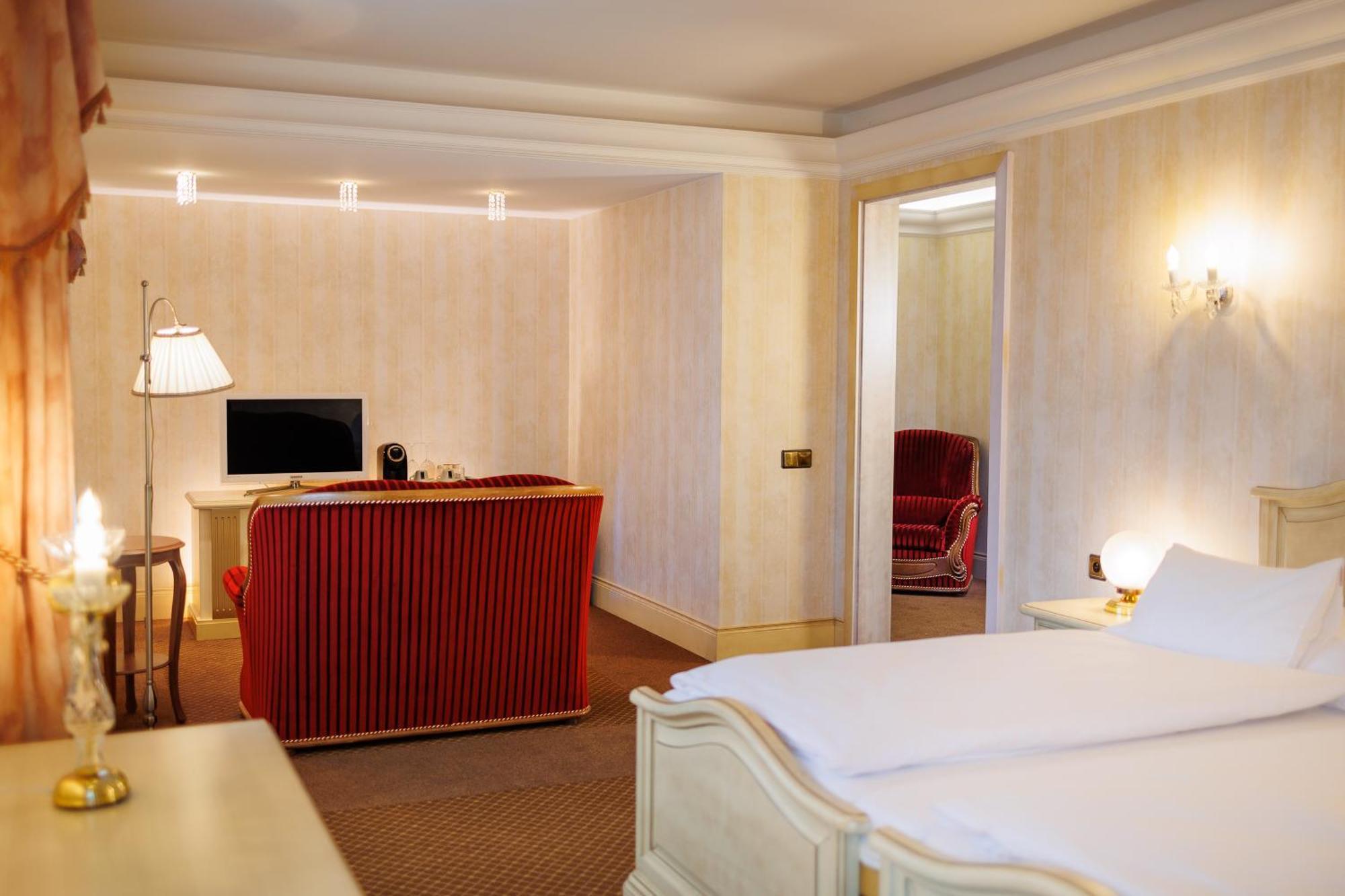 Hotel Chateau Cihelny 卡罗维发利 外观 照片