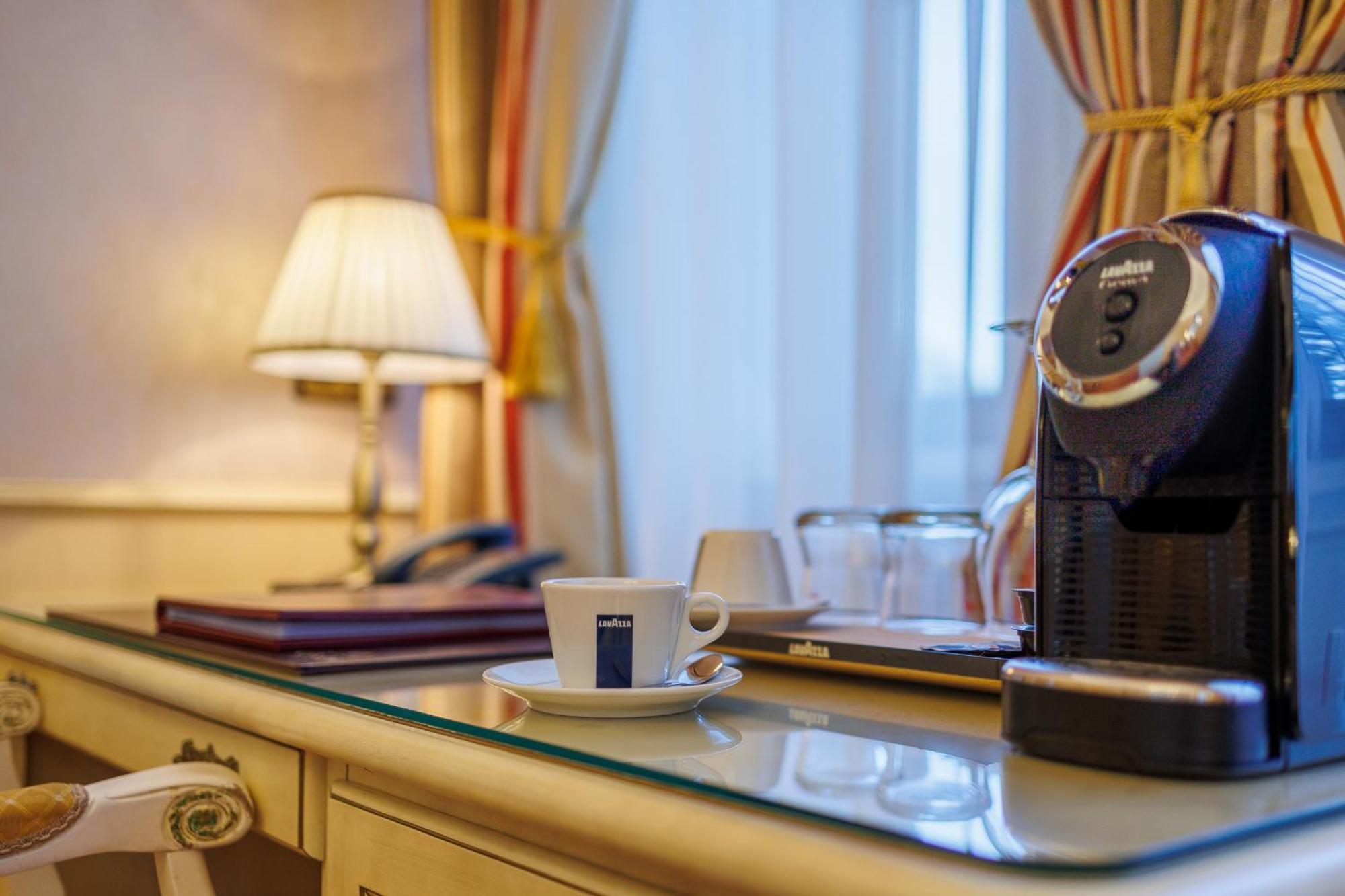 Hotel Chateau Cihelny 卡罗维发利 外观 照片