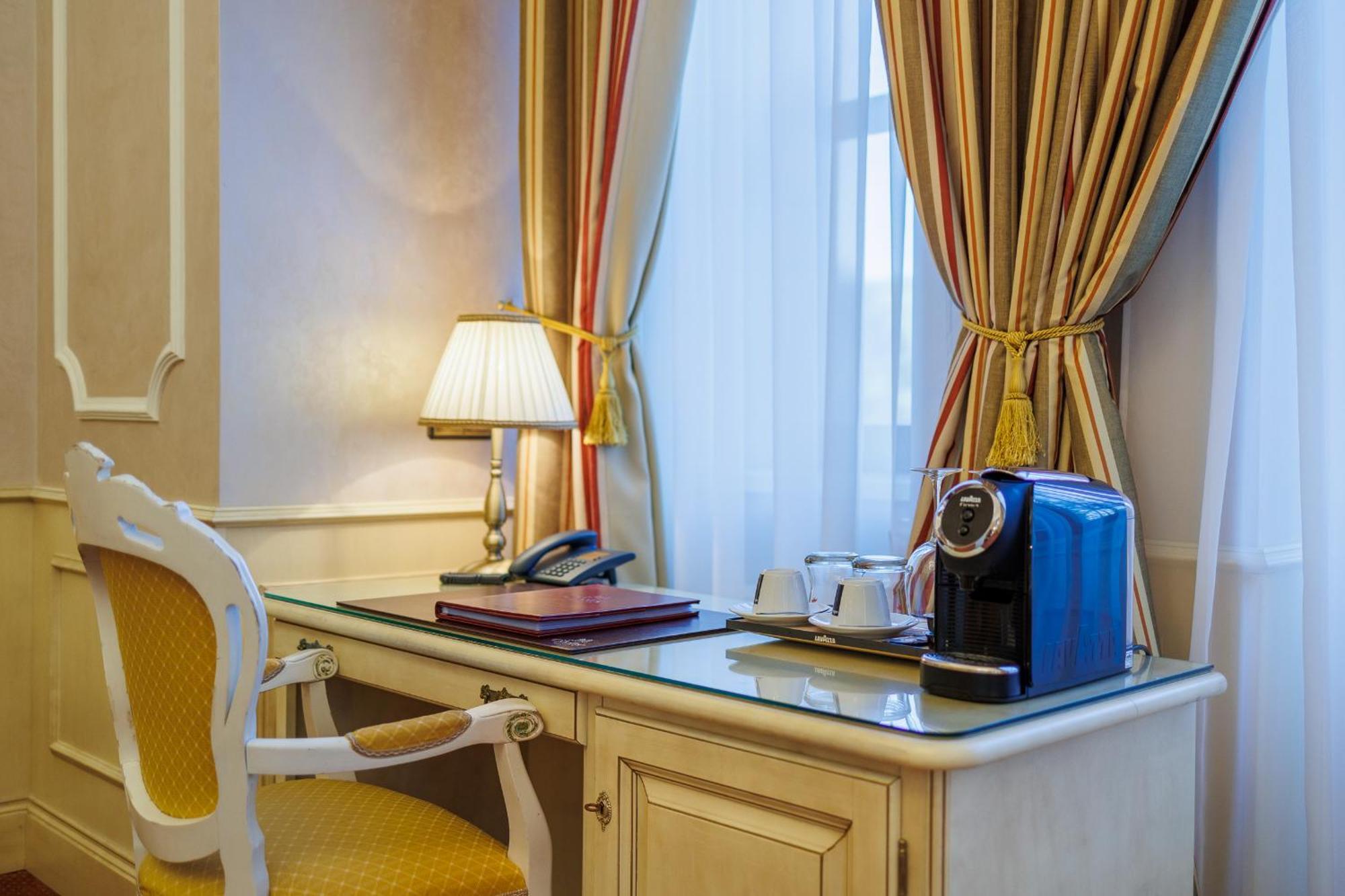 Hotel Chateau Cihelny 卡罗维发利 外观 照片
