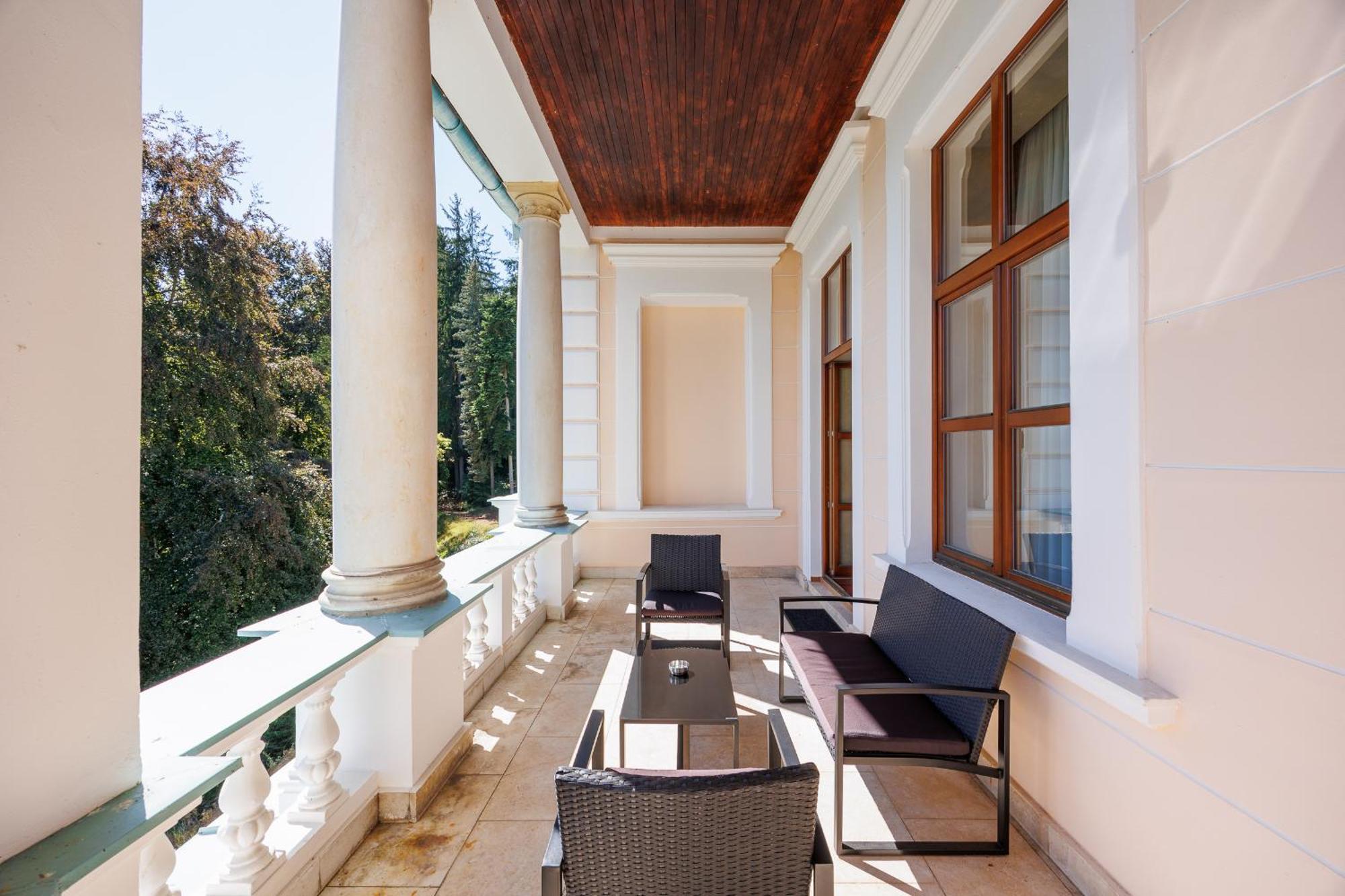 Hotel Chateau Cihelny 卡罗维发利 外观 照片