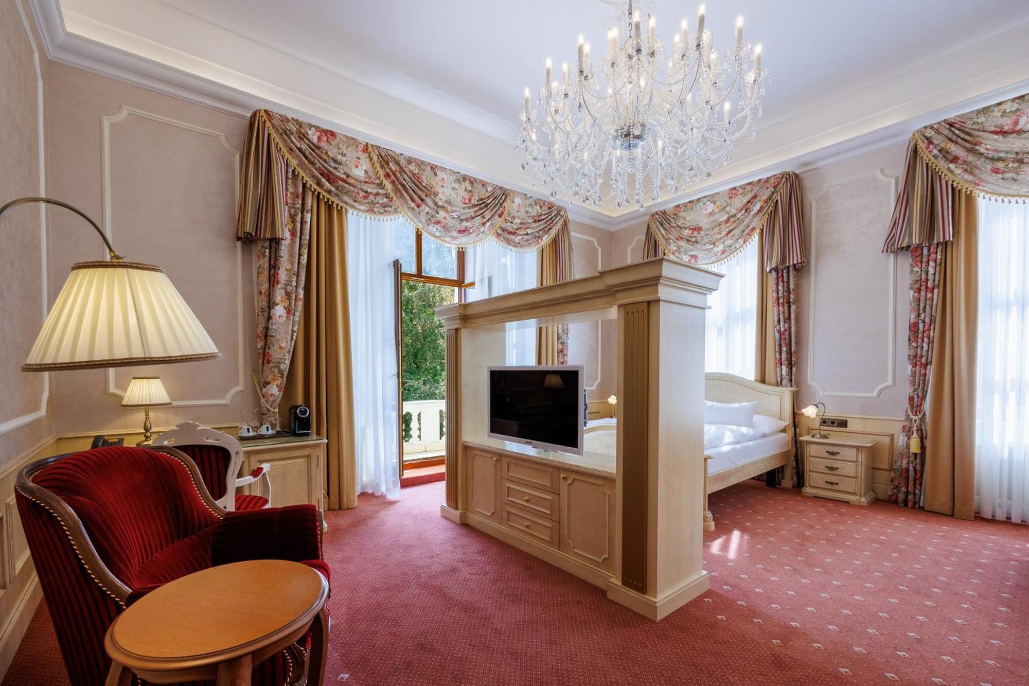 Hotel Chateau Cihelny 卡罗维发利 外观 照片